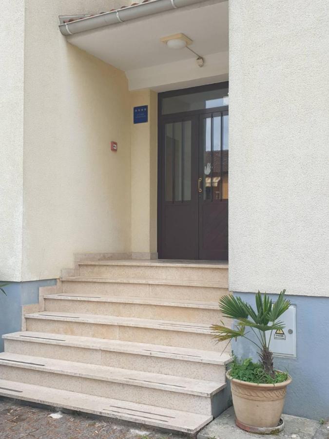 Apartment Lara Rovinj Exterior photo